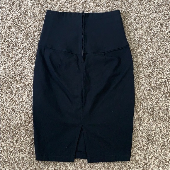 Black Stretchy skirt zipper on the back - Picture 3 of 3